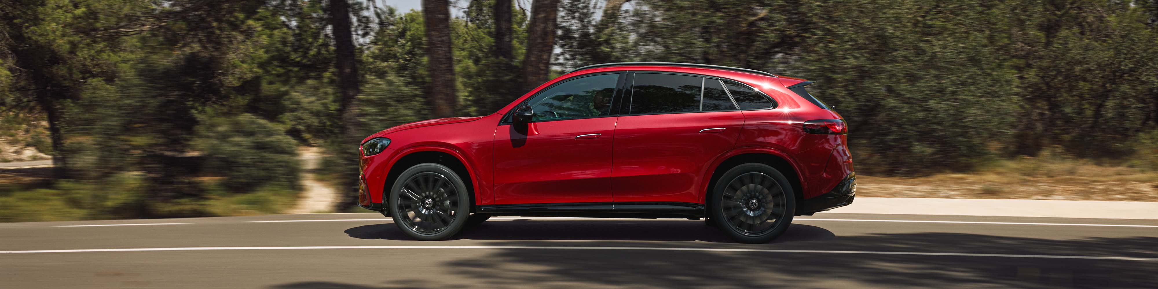 Roter GLC auf einer Straße