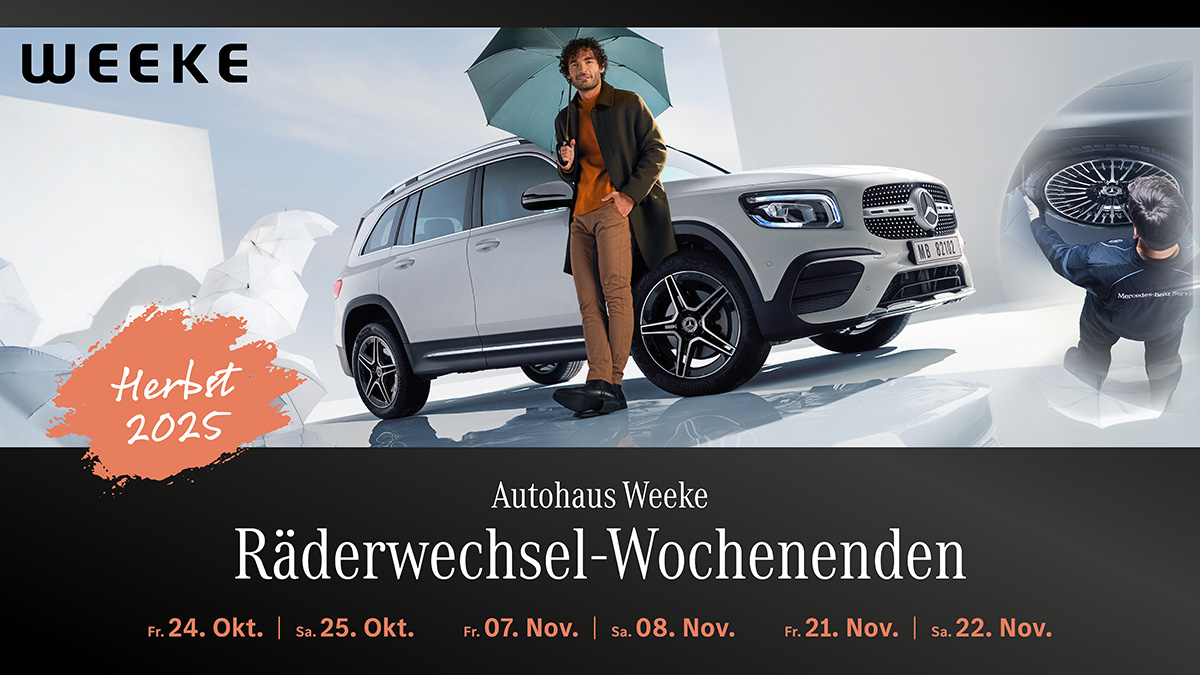 Mann lehnt mit offenem Regenschirm gegen seinen weißen GLC